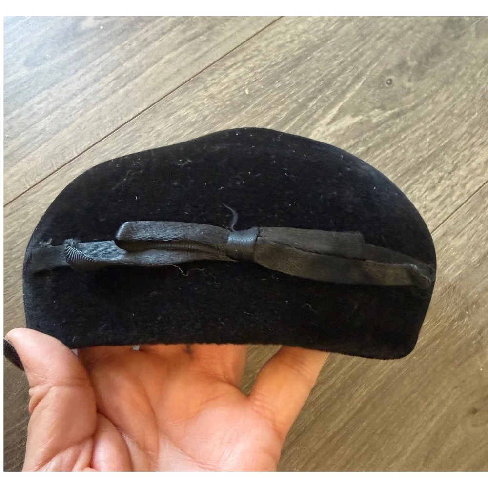 Vintage Norman Durand Wool Cloche Hat Black‎ Feather Detail Made Italy
